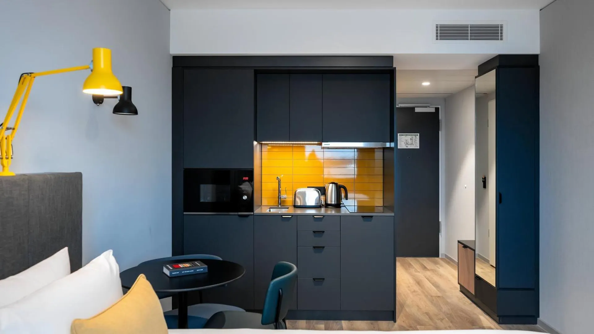Staycity Aparthotels Frankfurt Airport Frankfurt am Main 4*,