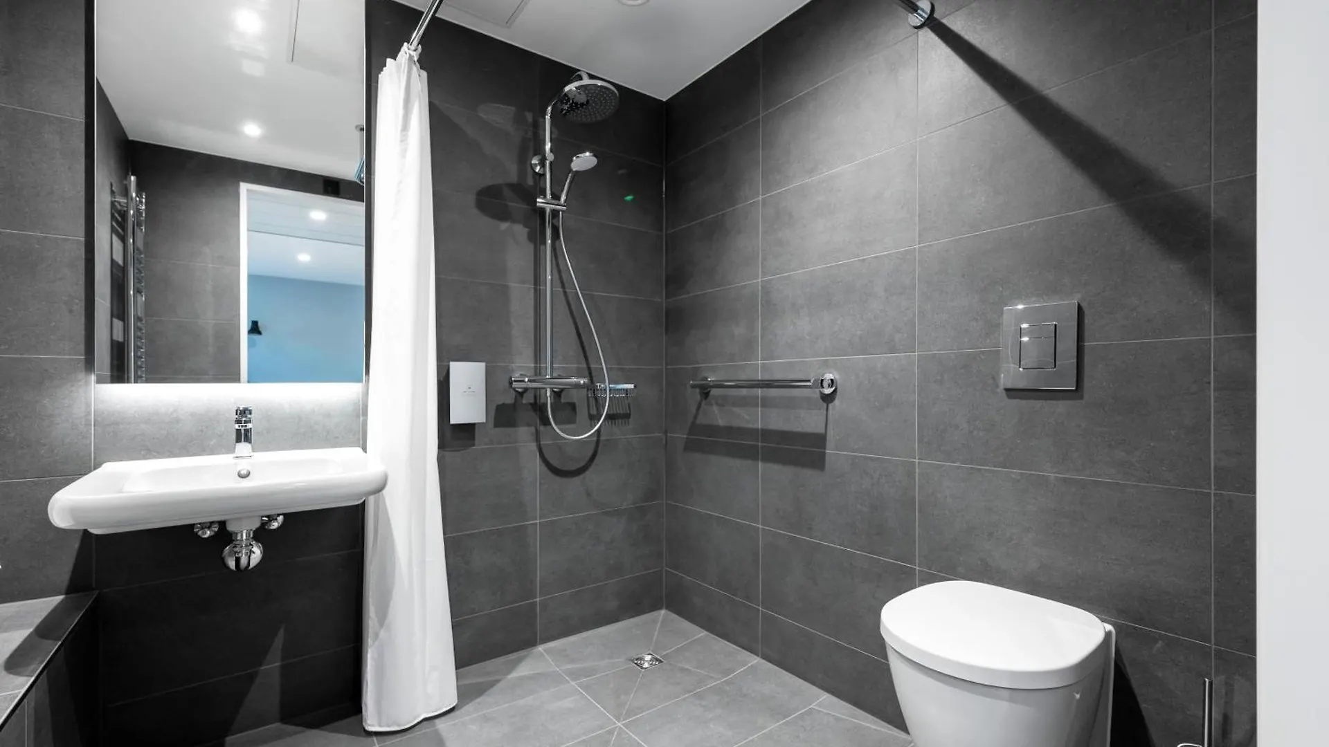 Staycity Aparthotels Frankfurt Airport Frankfurt am Main 4*,
