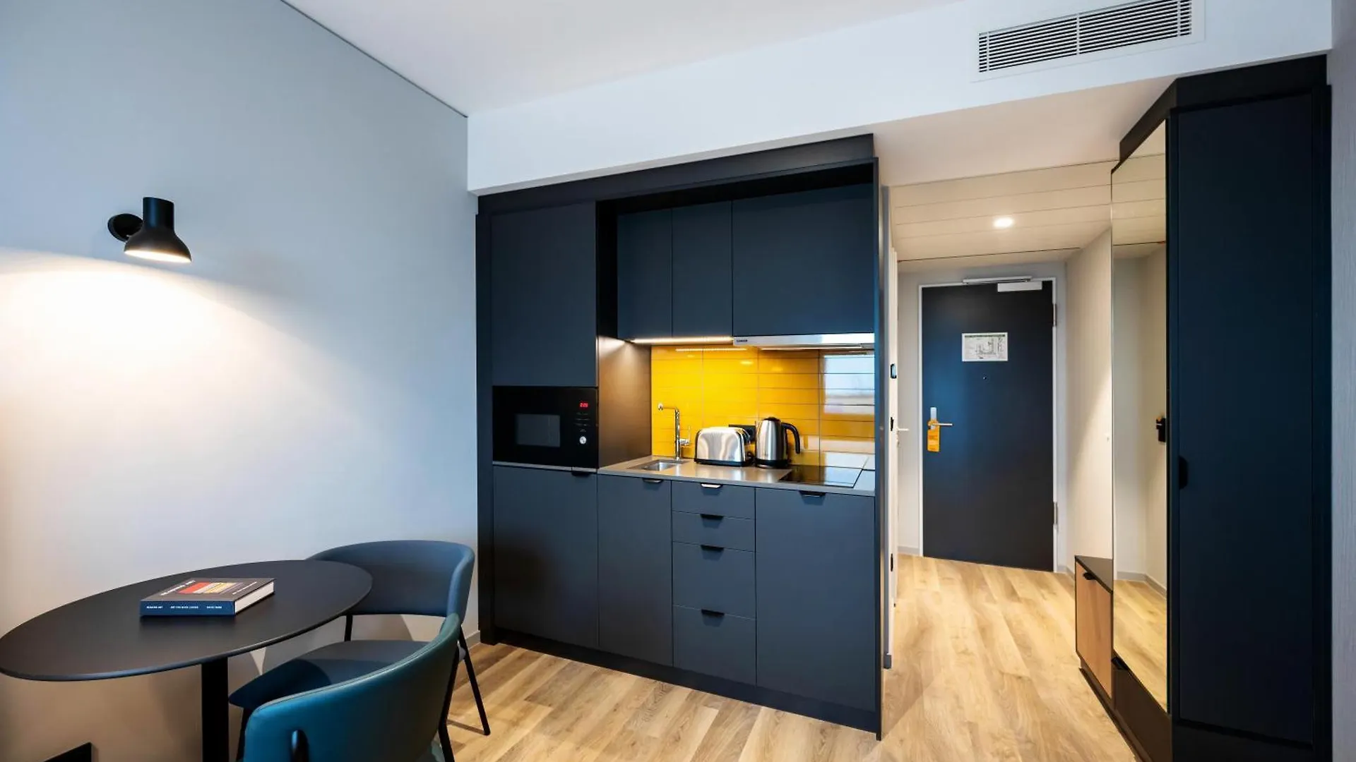 Staycity Aparthotels Frankfurt Airport Frankfurt am Main 4*,
